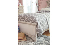 Load image into Gallery viewer, Realyn Twin Panel Bed