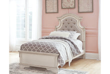 Load image into Gallery viewer, Realyn Twin Panel Bed